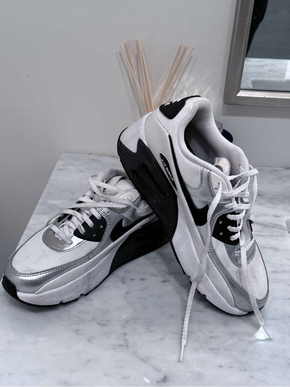 Nike Air Max Excee – Men’s Size 10 – White/Black/Silver
